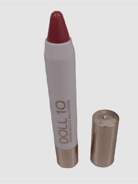 5/$35 NWOB Doll 10 lip crayon in shade Let Go